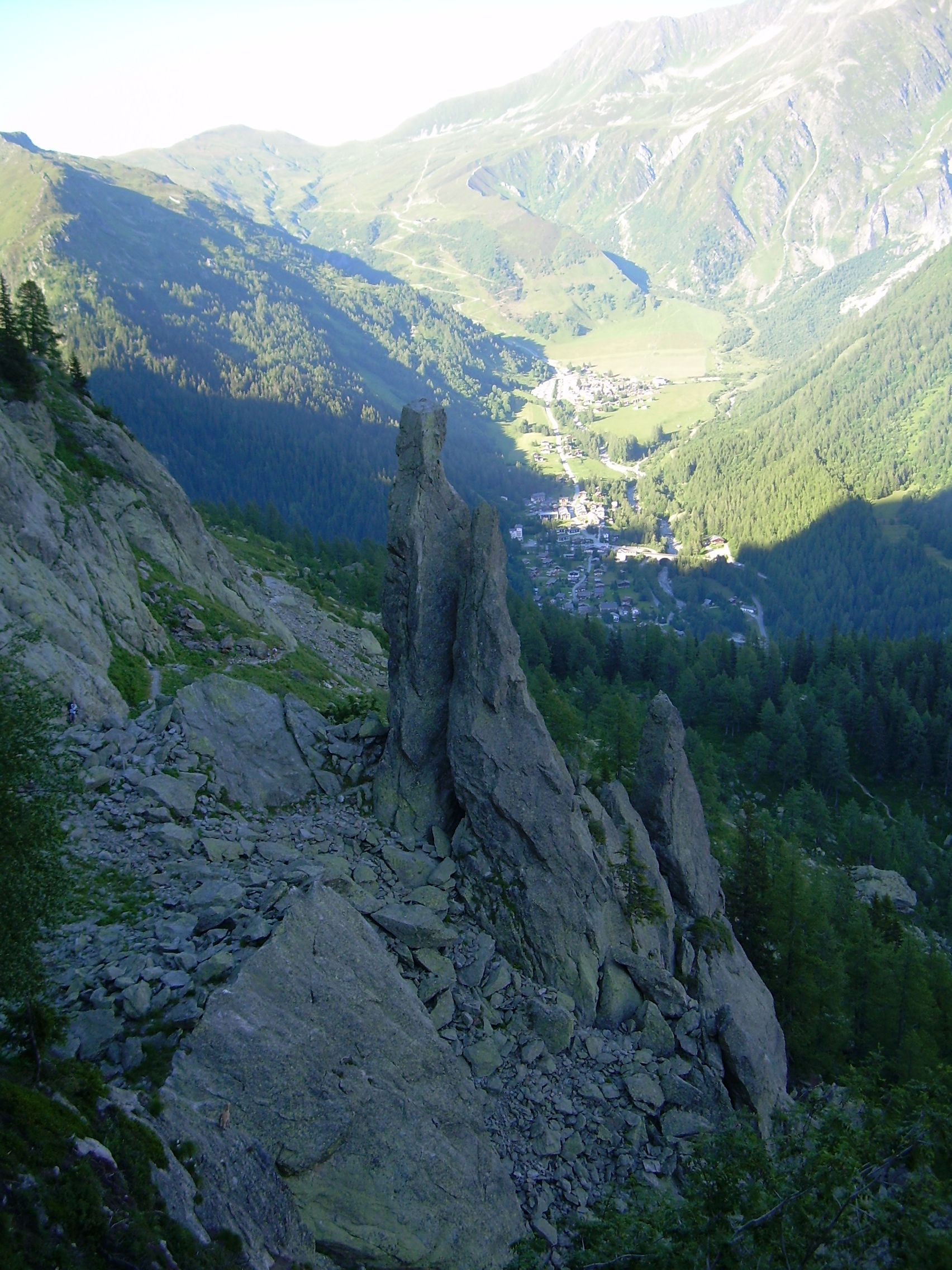 Needle and valley, Cheserys.JPG